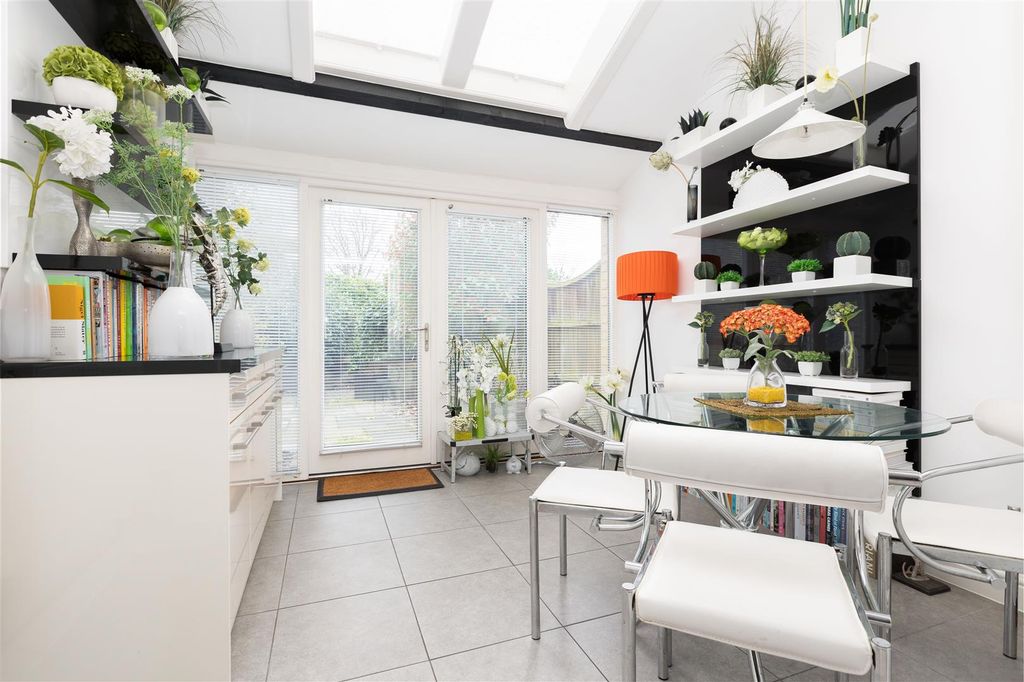 Property photo 3 of 22 Dining Room