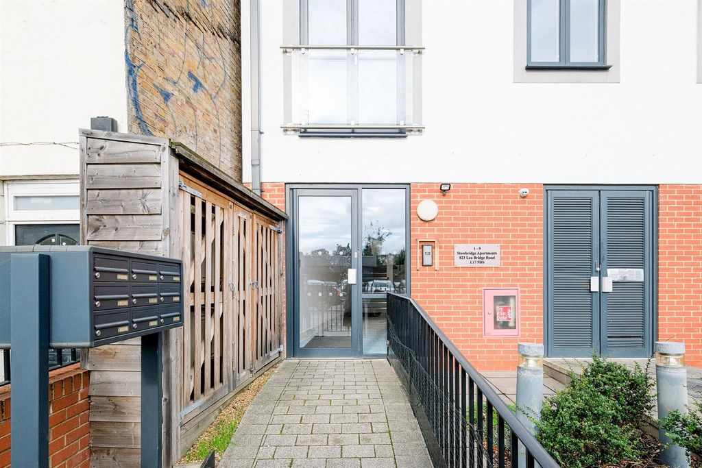 Property photo 2 of 13 Flat 3, Stowbridge Apartments-17_Web.Jpg