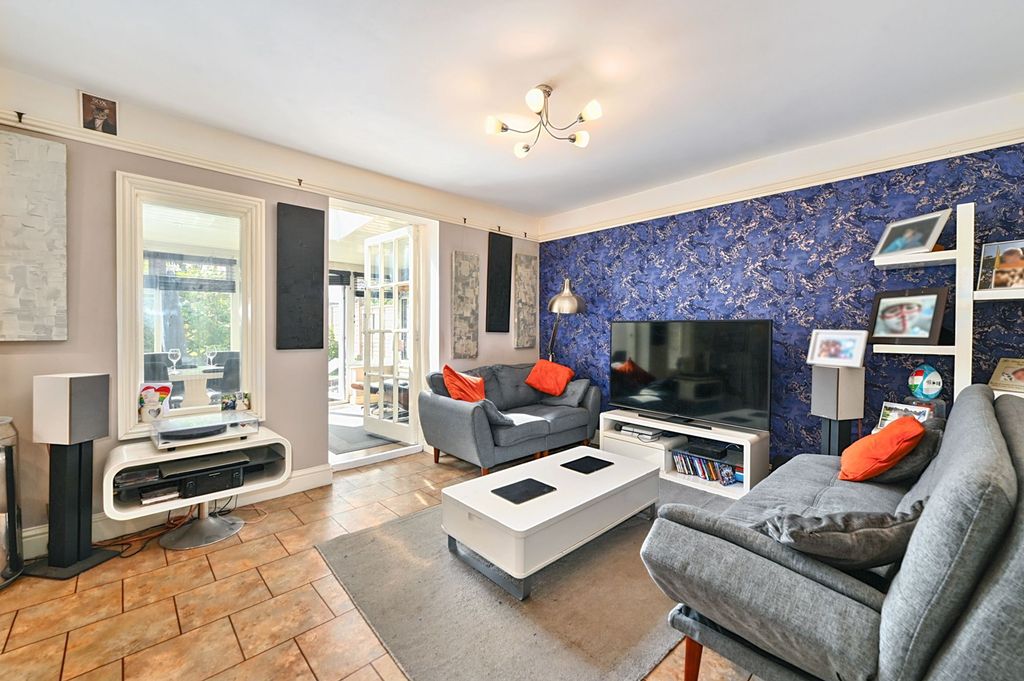 Property photo 2 of 22