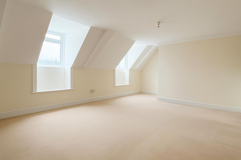 Property photo 3 of 13 Image 5