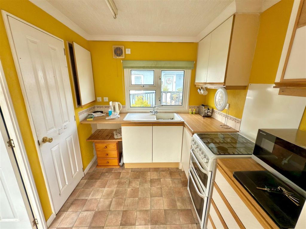Property photo 3 of 6 Kitchen.Jpg