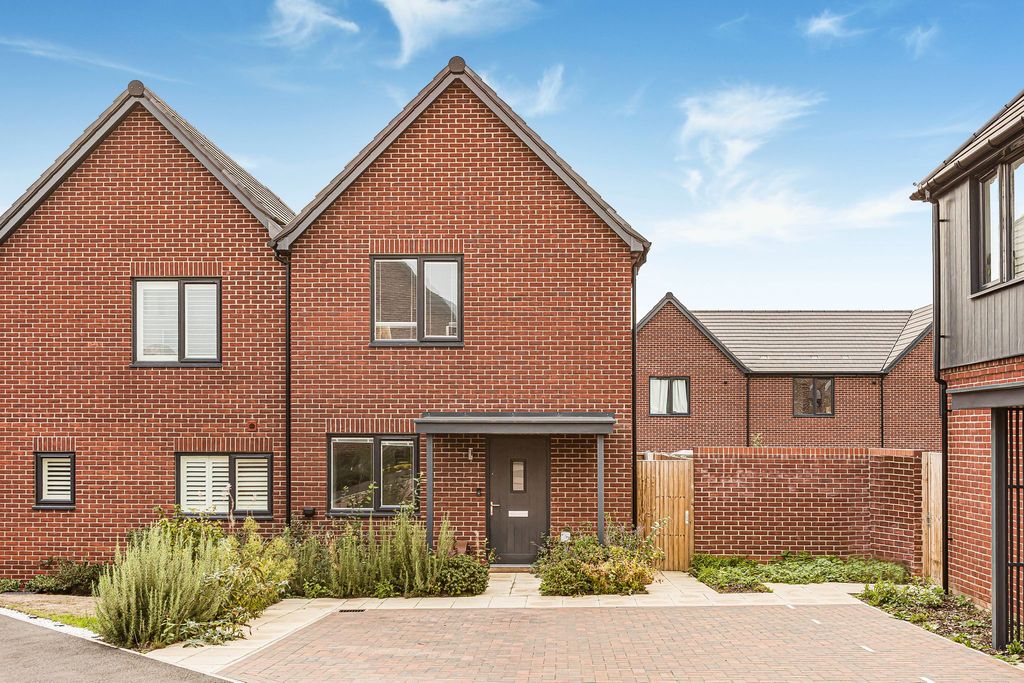 Property photo 1 of 18 Photograph 15