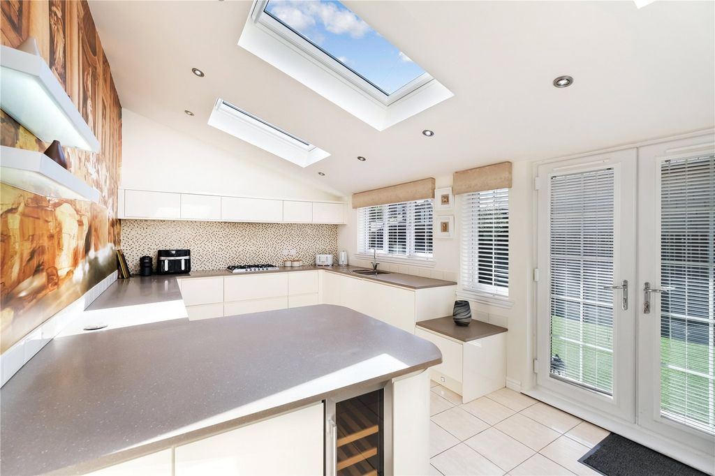 Property photo 2 of 54 Picture No. 81