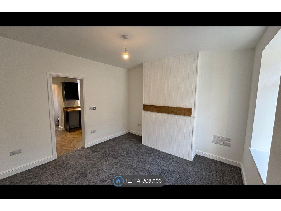 Property photo 1 of 9 Lounge