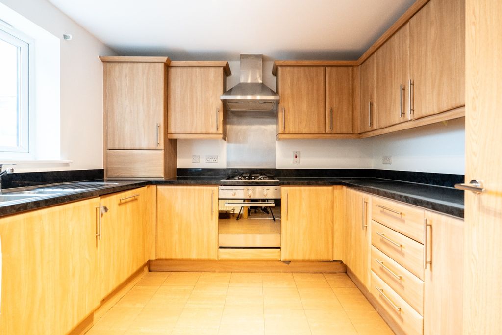 Property photo 3 of 20 4378293
