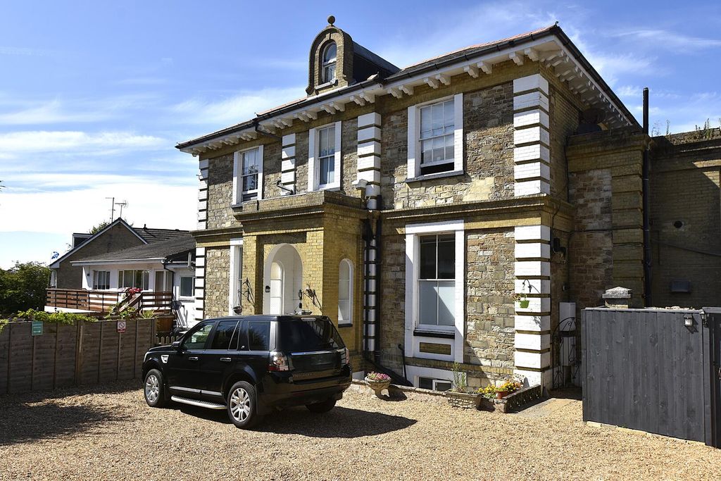 Property photo 1 of 6 Front (Exterior)
