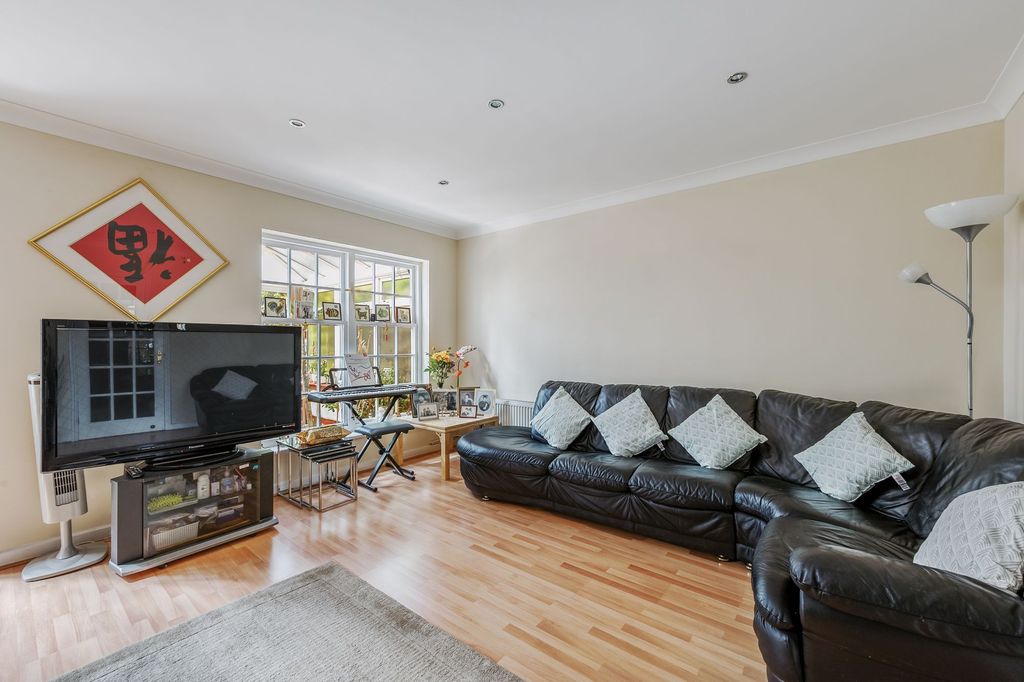Property photo 2 of 18