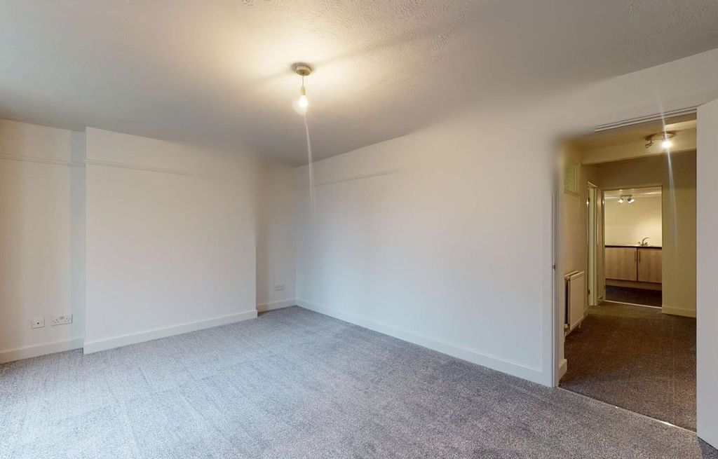 Property photo 3 of 8 Picture 3