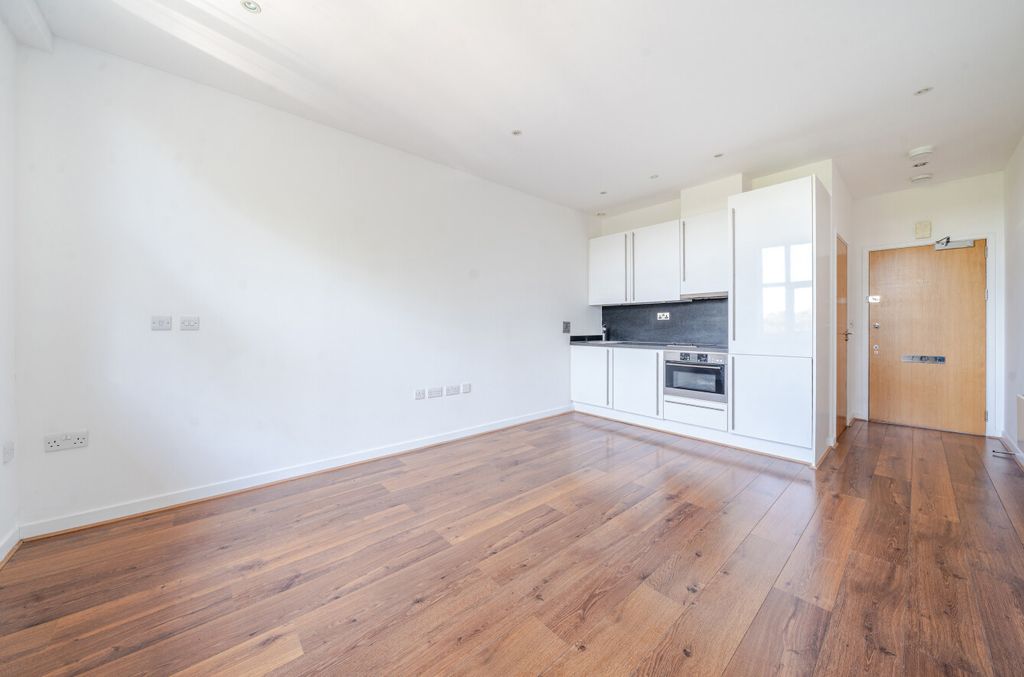 Property photo 2 of 8 1306757-7-6852c7d...