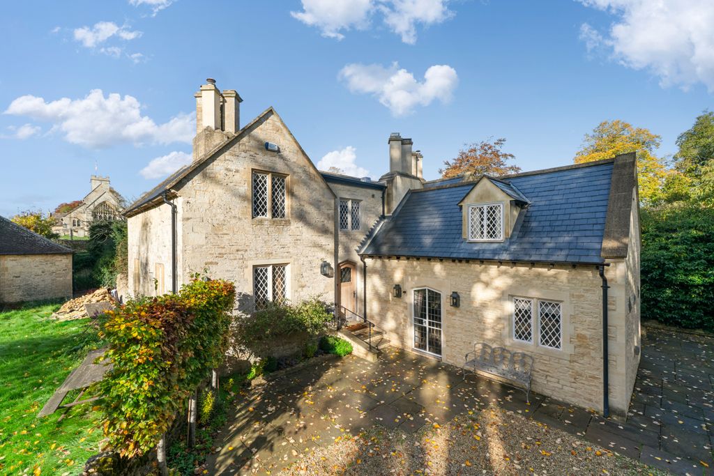 Property photo 2 of 26