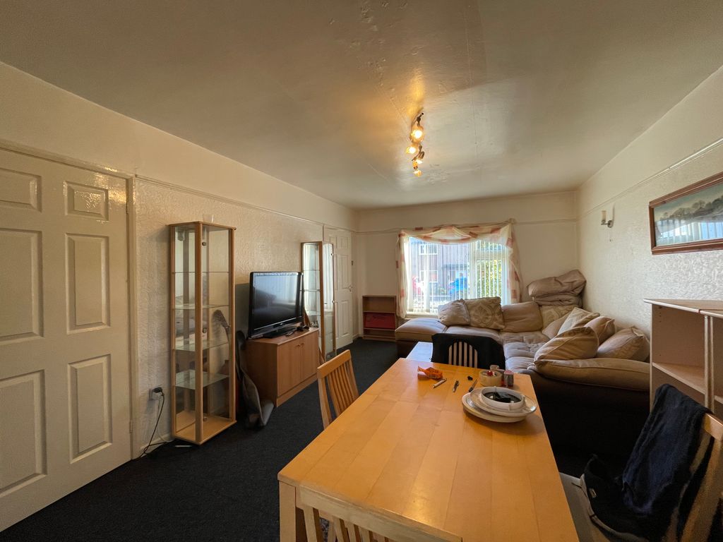 Property photo 3 of 12 Img_4352