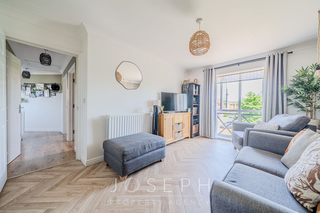 Property photo 2 of 14