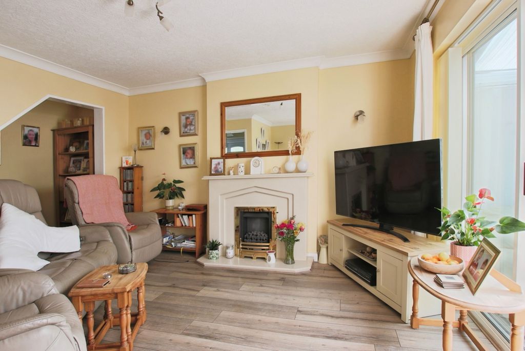Property photo 3 of 23 4385426