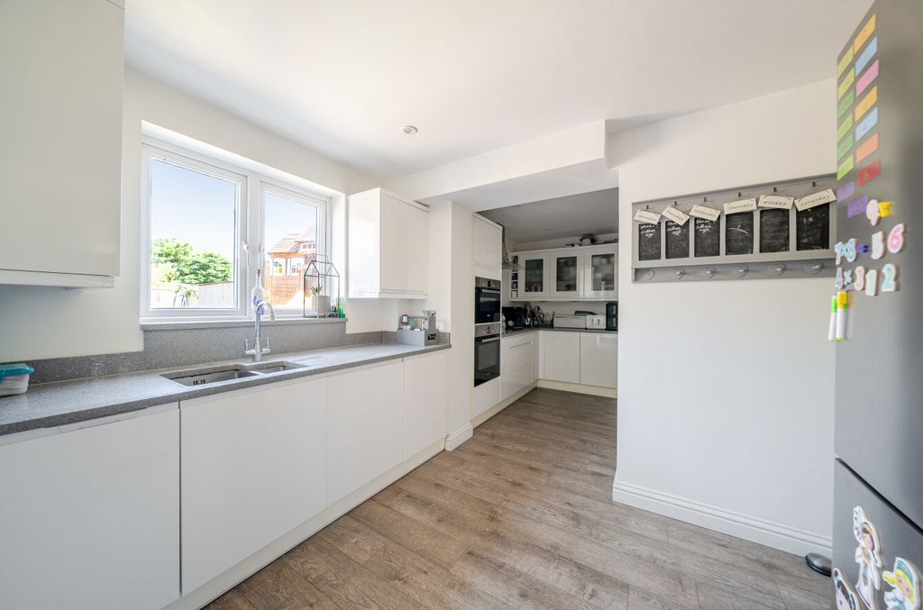 Property photo 2 of 11 1498339-14-6A6903...