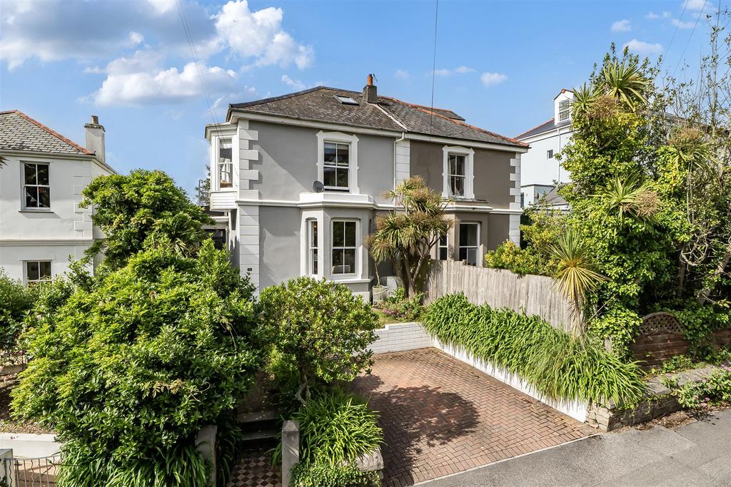 Property photo 1 of 18