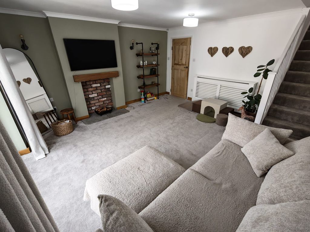 Property photo 3 of 20 Lounge B