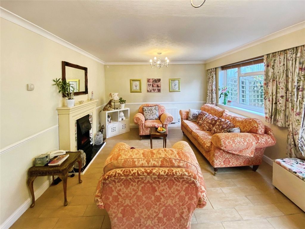 Property photo 2 of 12 Picture No. 11