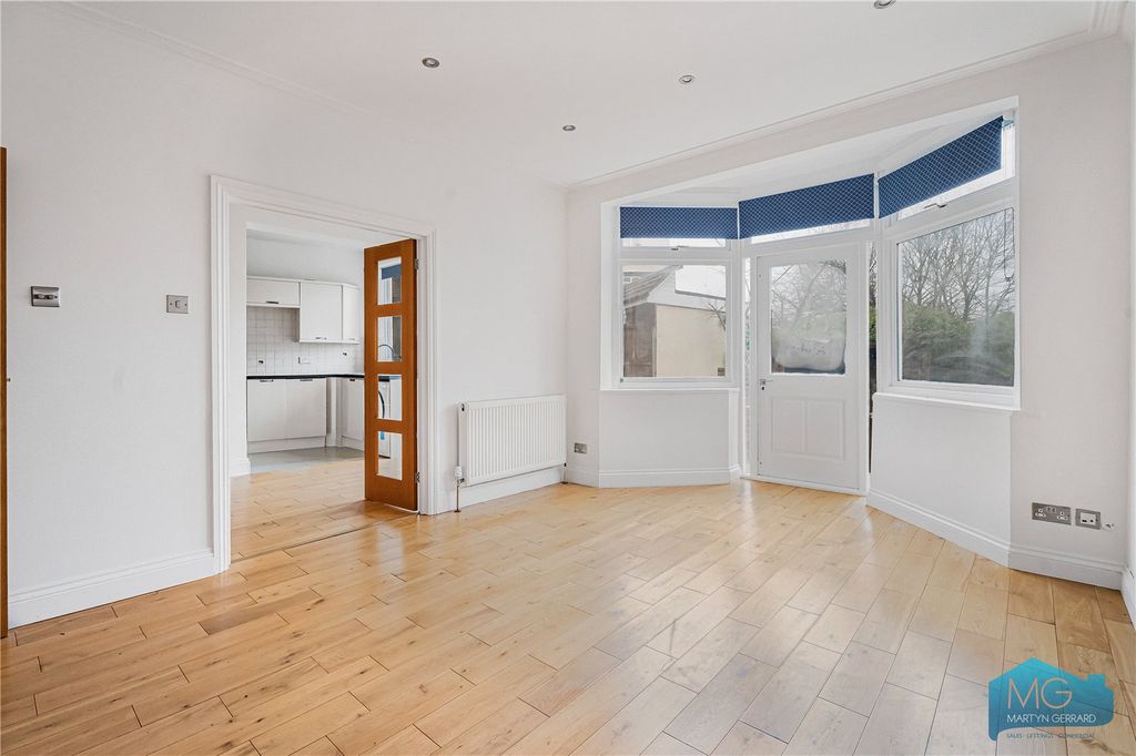 Property photo 2 of 25 Picture No. 06