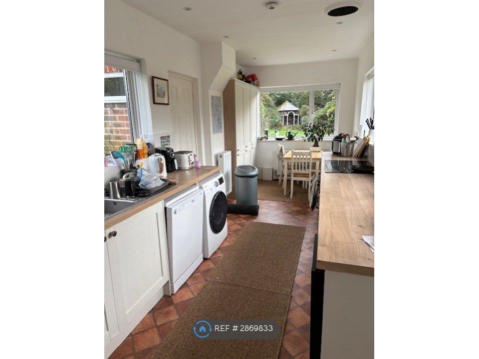 Property photo 2 of 6 Kitchen