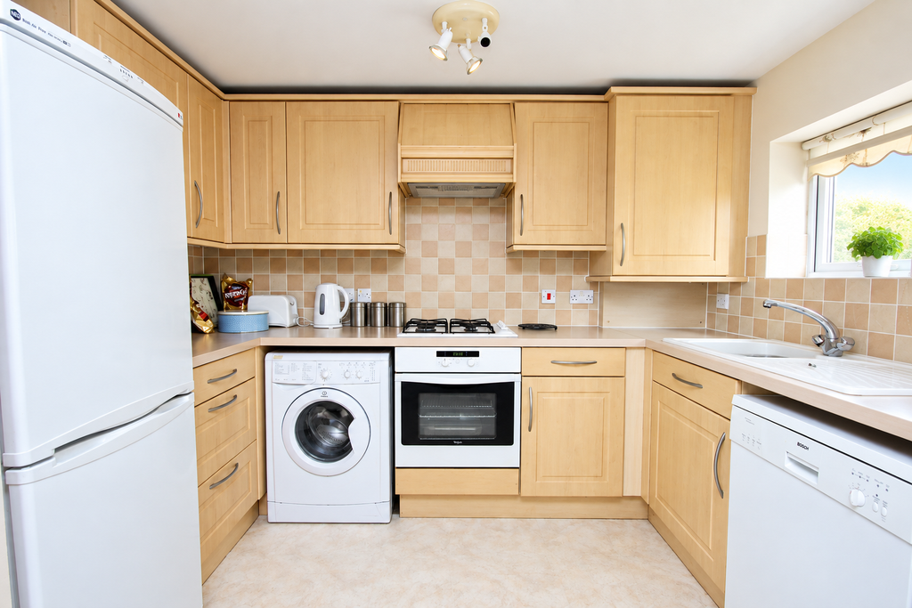 Property photo 3 of 10 Kitchen