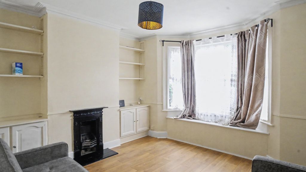 Property photo 2 of 9 4 Darwin Road, Ealing, London W5 4Bd