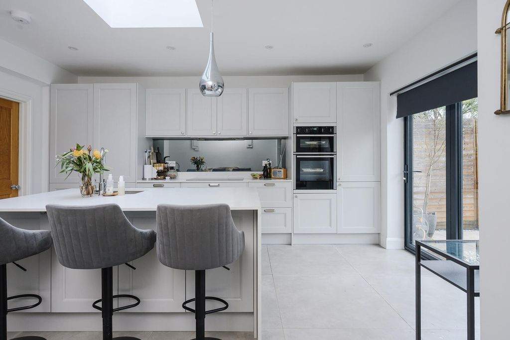 Property photo 3 of 20 Kitchen