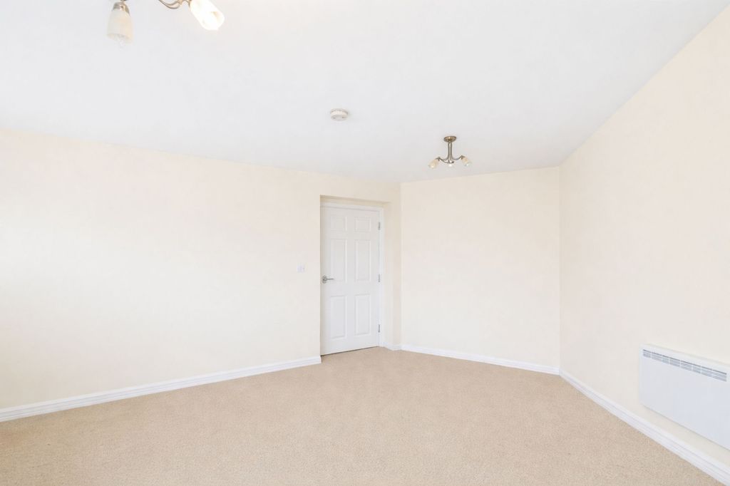 Property photo 3 of 15 Living Space