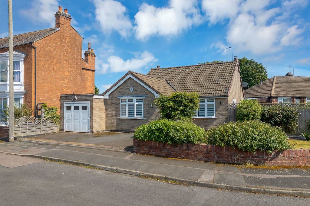 Property photo 1 of 33