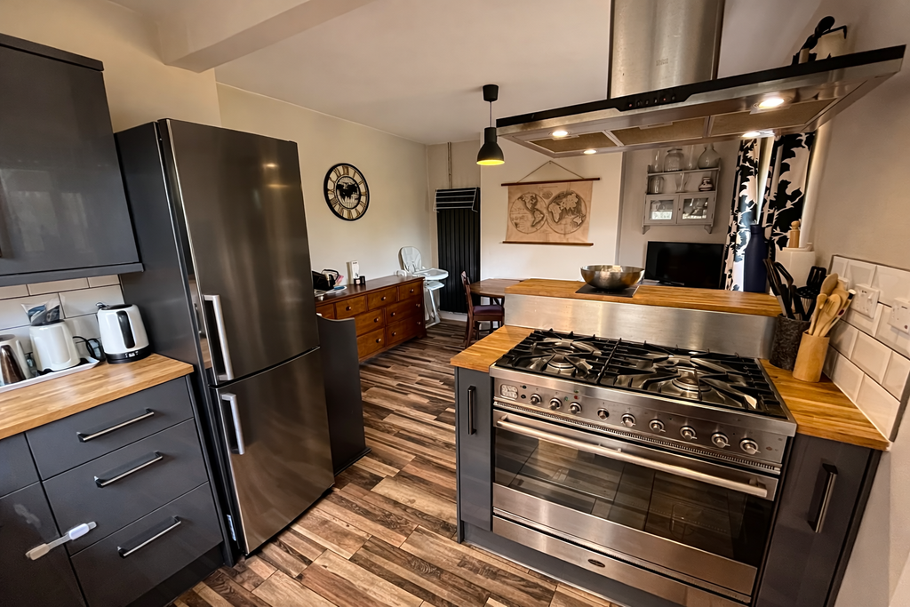 Property photo 2 of 16 Kitchen