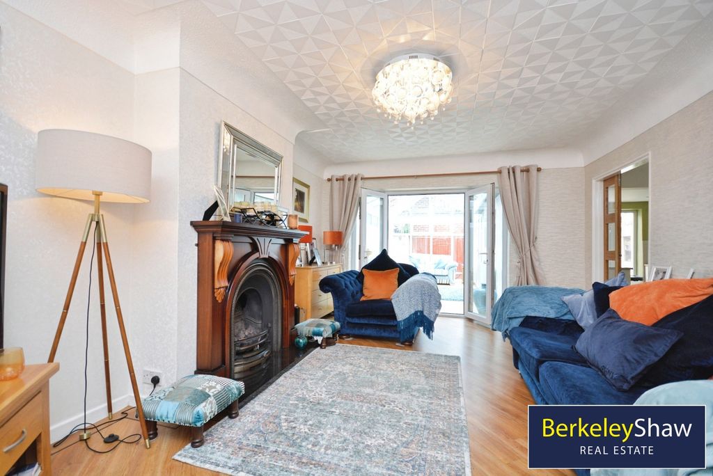 Property photo 3 of 21 Living Room