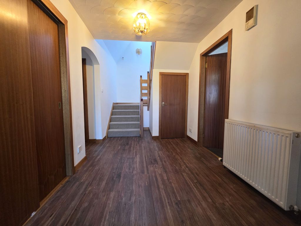 Property photo 2 of 27