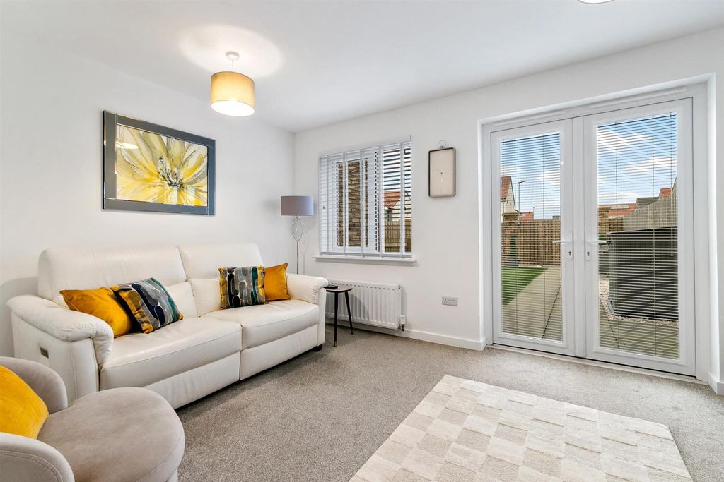 Property photo 2 of 25