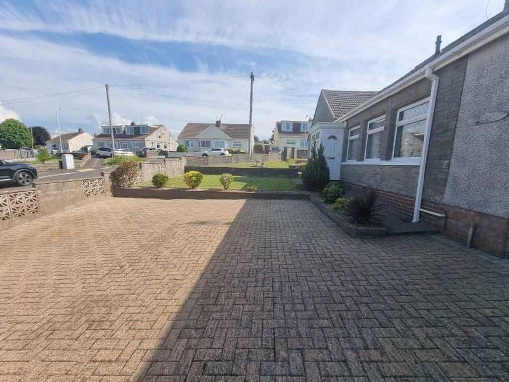 Property photo 3 of 27 Outside