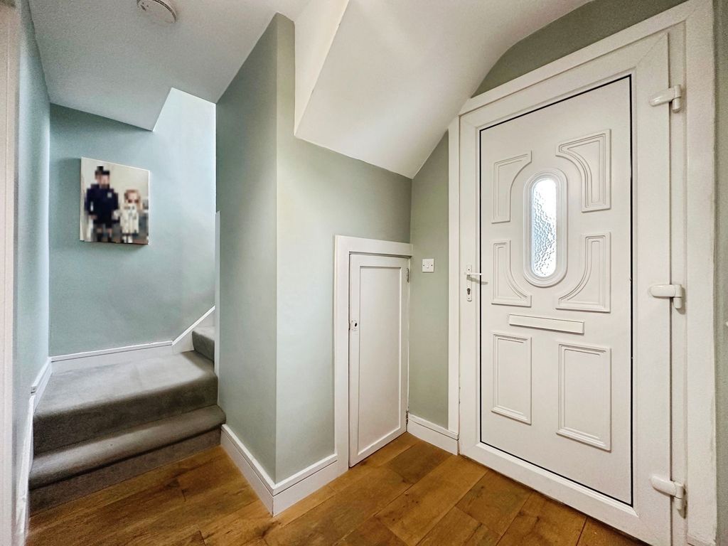 Property photo 3 of 35