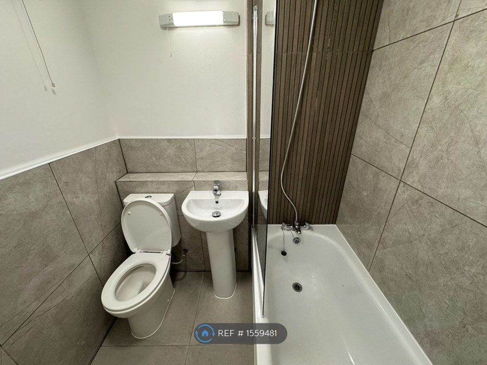 Property photo 3 of 9 Family Bathroom