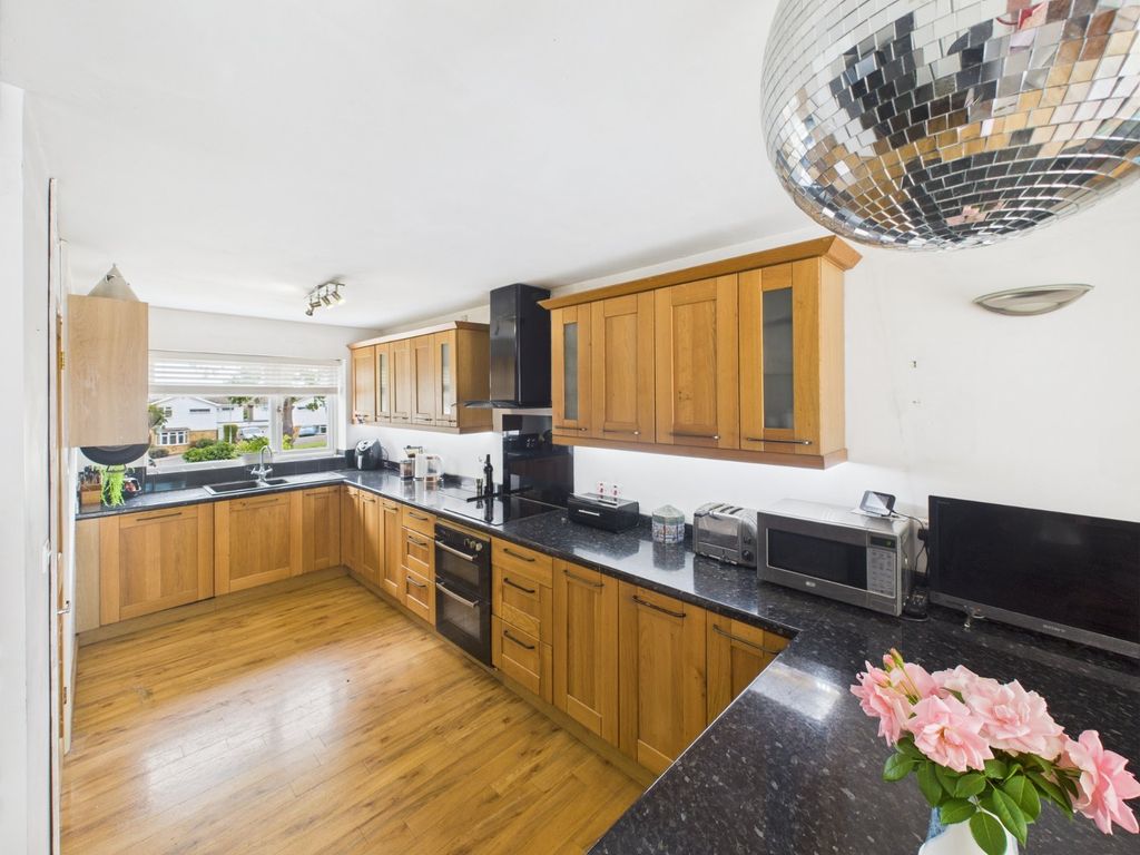 Property photo 2 of 18 Kitchen