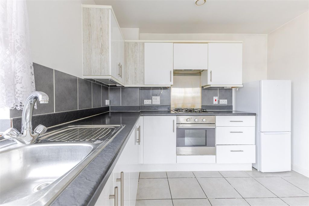 Property photo 2 of 18 Kitchen 2.Jpg