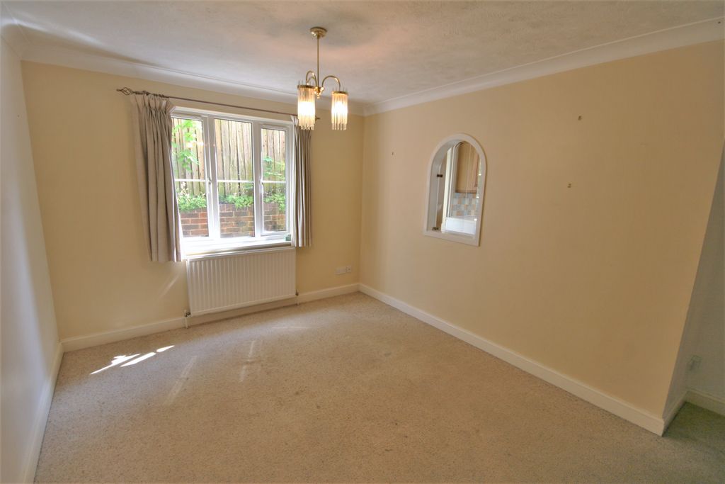 Property photo 3 of 10 Dining Room