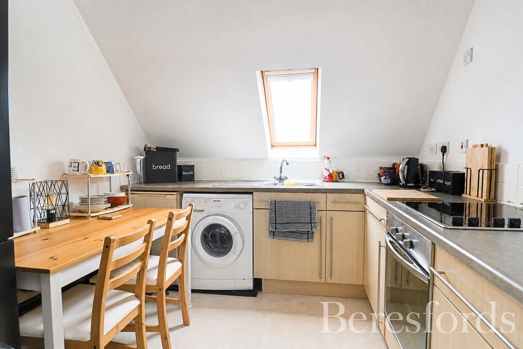 Property photo 2 of 7 Kitchen