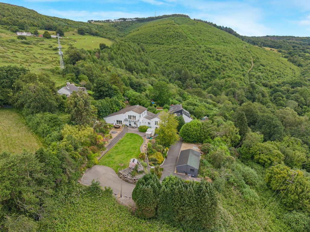 Property photo 2 of 90