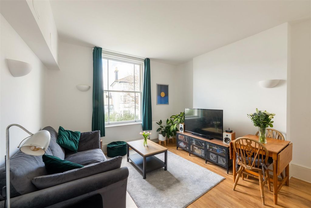 Property photo 2 of 19 F7, Gilmour House -2.Jpg