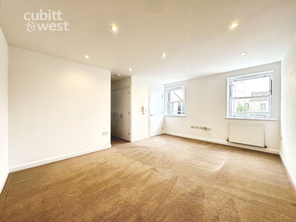 Property photo 1 of 10 Studio Room