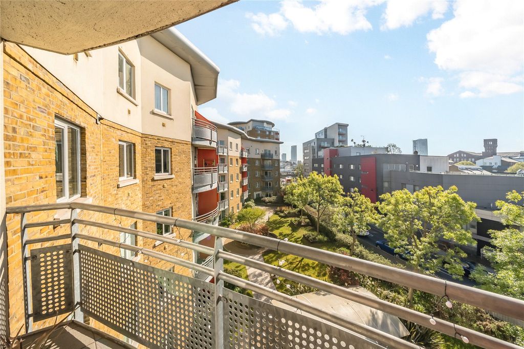 Property photo 3 of 10 Balcony