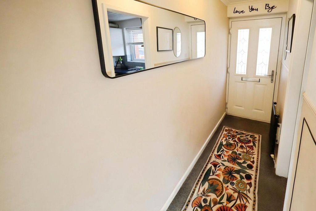 Property photo 2 of 15 Hallway