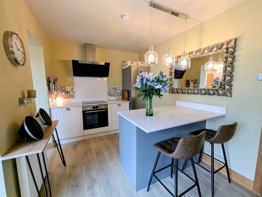 Property photo 2 of 25