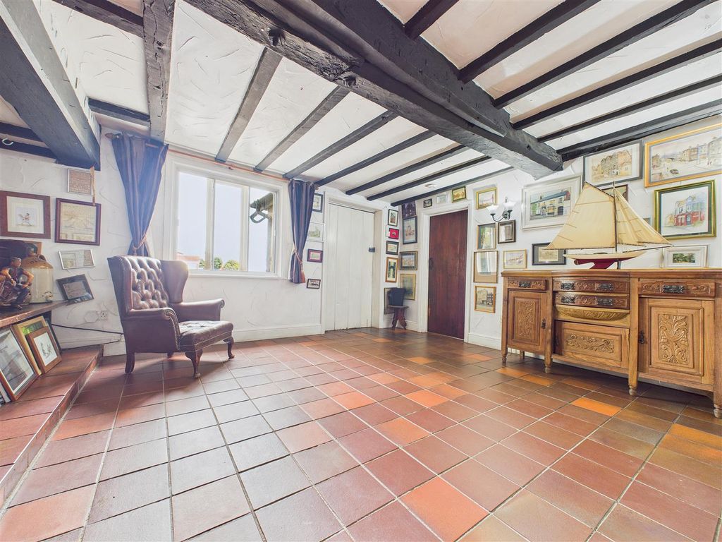 Property photo 3 of 15 Cam02453G0-Pr0143-Still008.Jpg