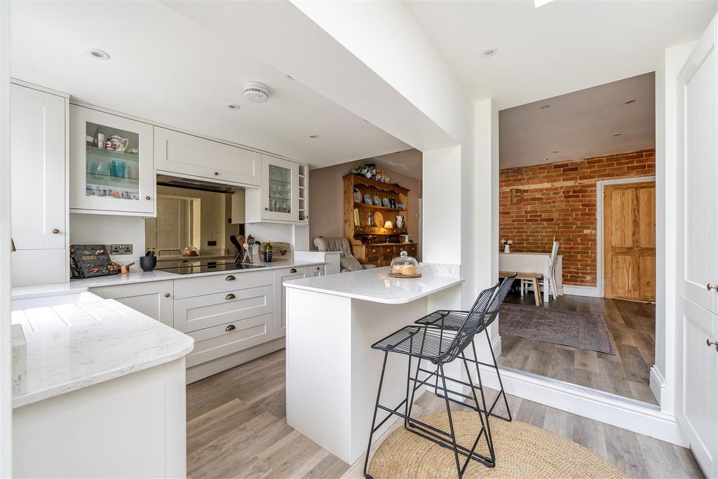 Property photo 2 of 21 1342231-10-68A6F60Ca5172.Jpg