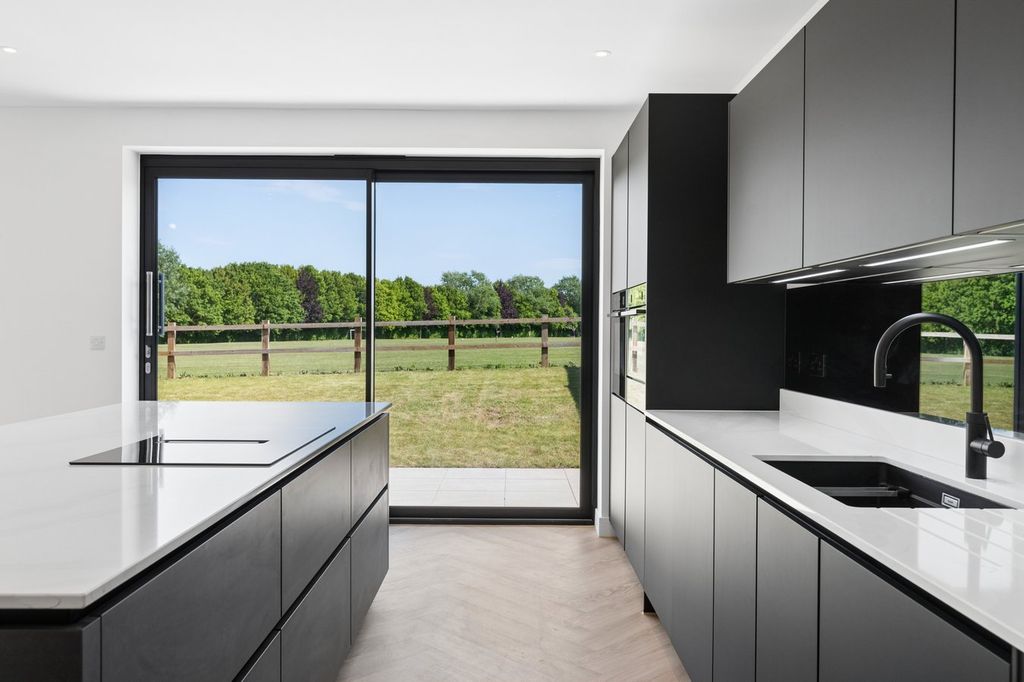 Additional image 4 of 4 bed detached house for saleKingsoak, Hitchin SG4