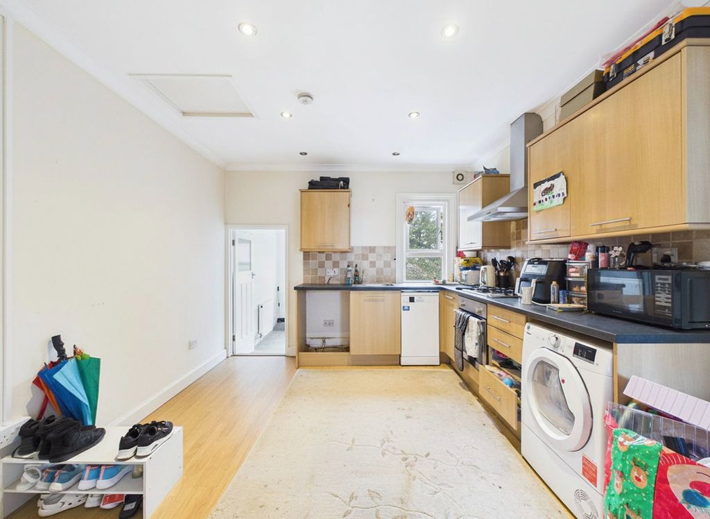 Property photo 3 of 7