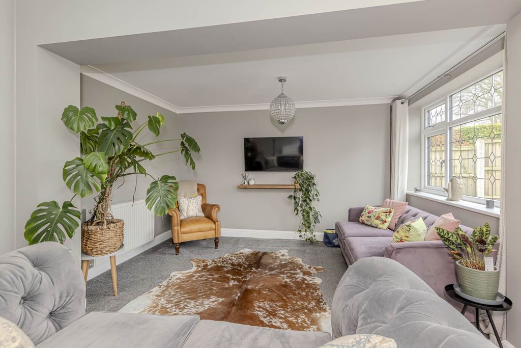 Property photo 3 of 27